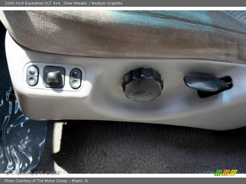 Silver Metallic / Medium Graphite 2000 Ford Expedition XLT 4x4
