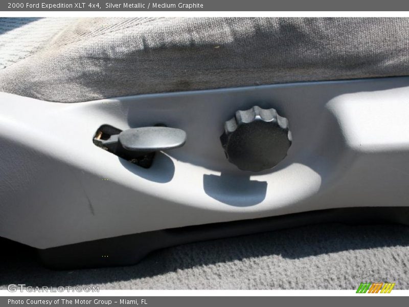 Silver Metallic / Medium Graphite 2000 Ford Expedition XLT 4x4