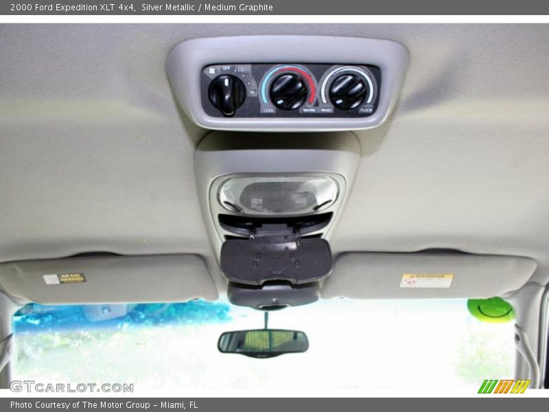 Silver Metallic / Medium Graphite 2000 Ford Expedition XLT 4x4