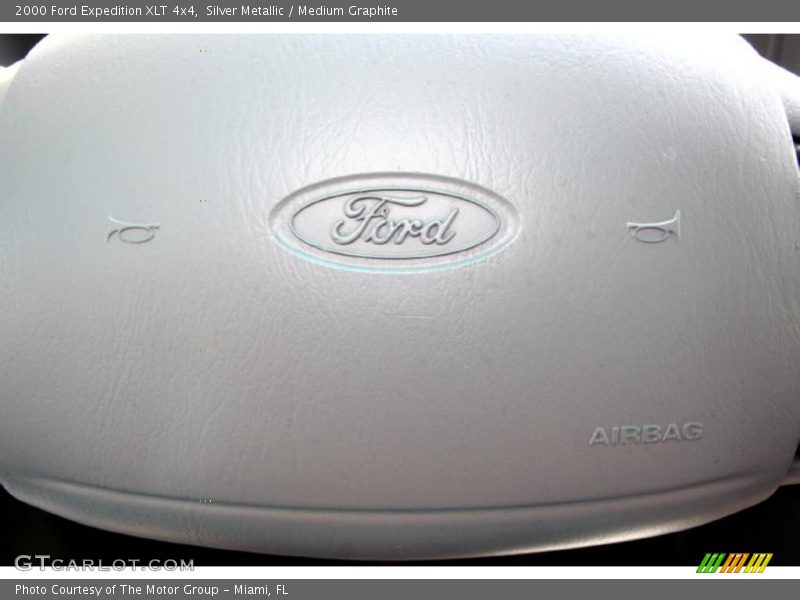 Silver Metallic / Medium Graphite 2000 Ford Expedition XLT 4x4