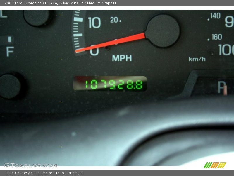 Silver Metallic / Medium Graphite 2000 Ford Expedition XLT 4x4