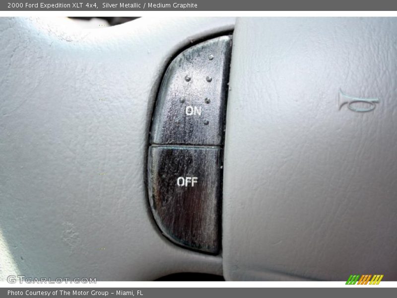 Silver Metallic / Medium Graphite 2000 Ford Expedition XLT 4x4