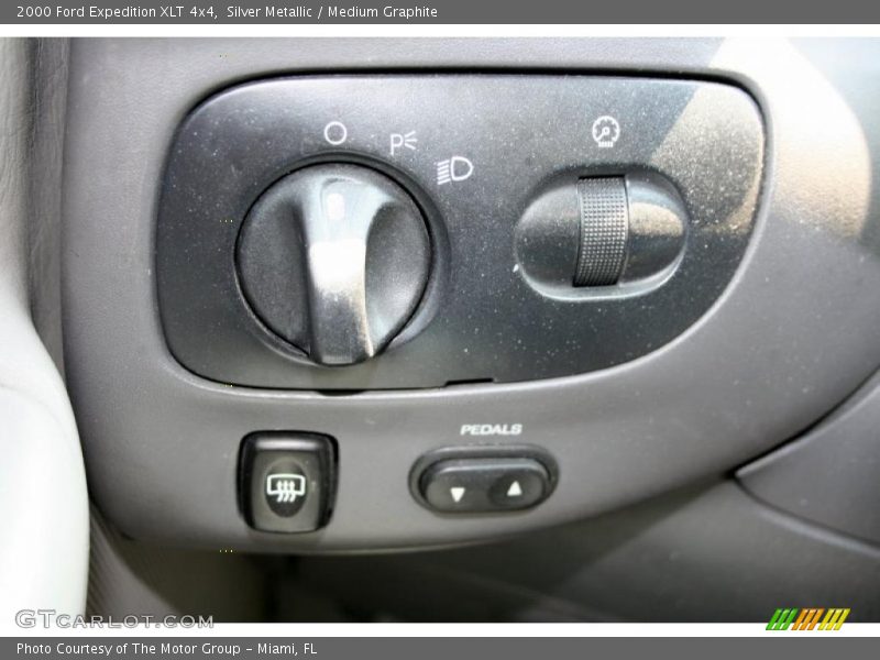 Silver Metallic / Medium Graphite 2000 Ford Expedition XLT 4x4