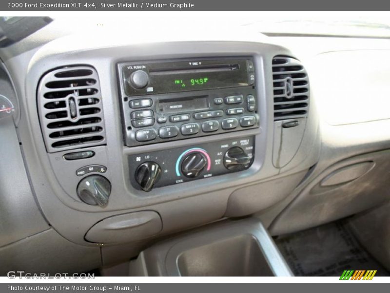Silver Metallic / Medium Graphite 2000 Ford Expedition XLT 4x4