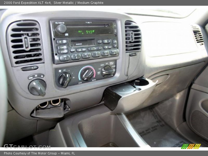 Silver Metallic / Medium Graphite 2000 Ford Expedition XLT 4x4