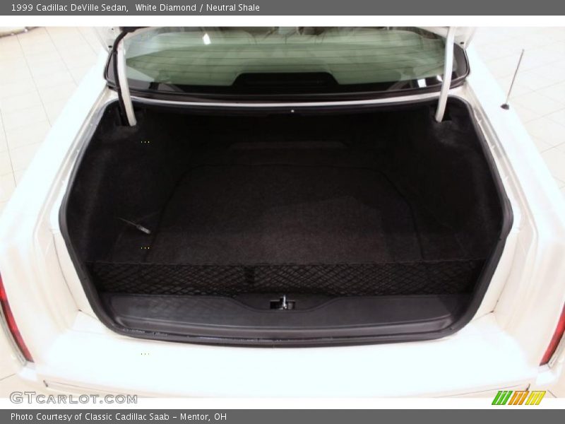 White Diamond / Neutral Shale 1999 Cadillac DeVille Sedan