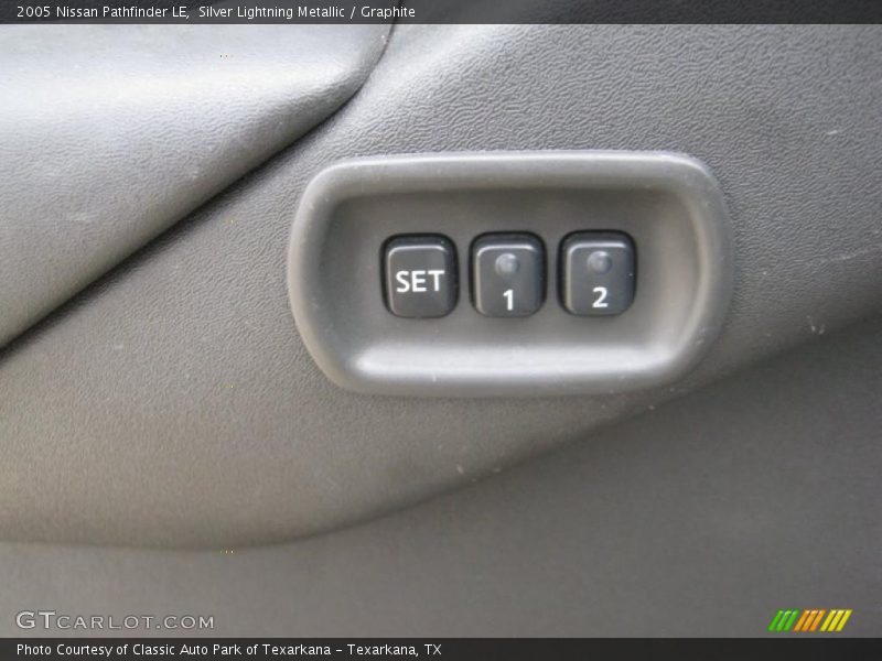 Silver Lightning Metallic / Graphite 2005 Nissan Pathfinder LE