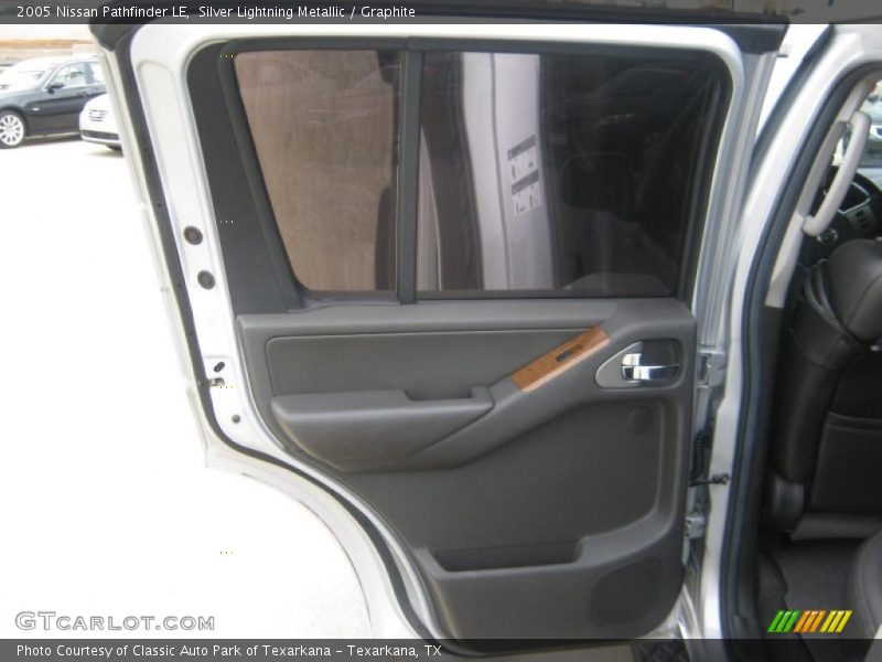 Silver Lightning Metallic / Graphite 2005 Nissan Pathfinder LE