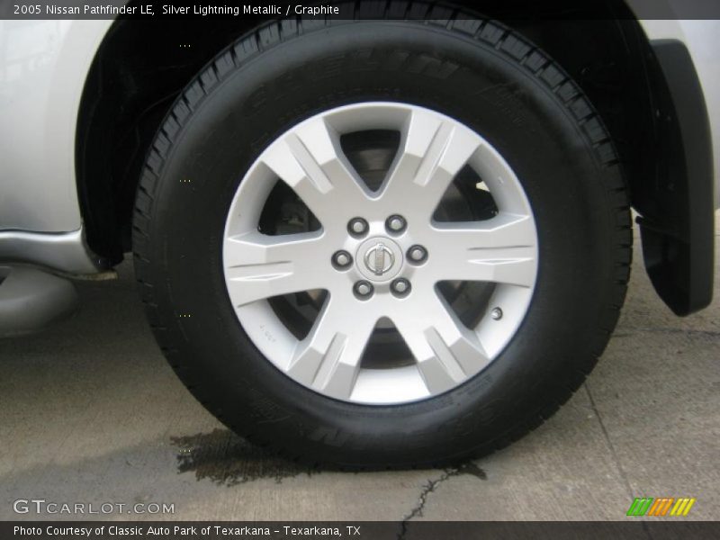 Silver Lightning Metallic / Graphite 2005 Nissan Pathfinder LE