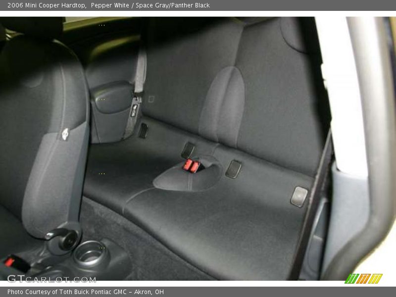 Pepper White / Space Gray/Panther Black 2006 Mini Cooper Hardtop