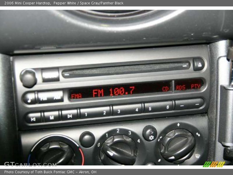 Pepper White / Space Gray/Panther Black 2006 Mini Cooper Hardtop