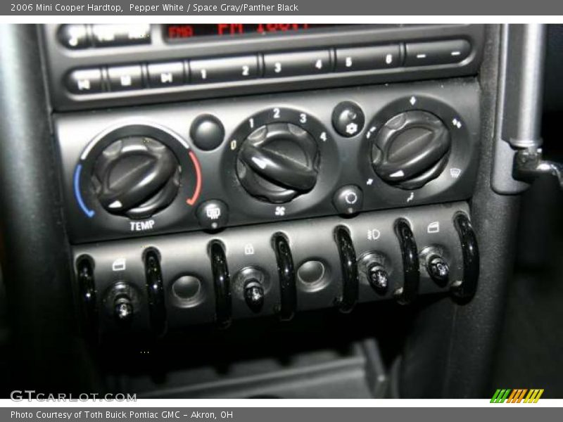 Pepper White / Space Gray/Panther Black 2006 Mini Cooper Hardtop