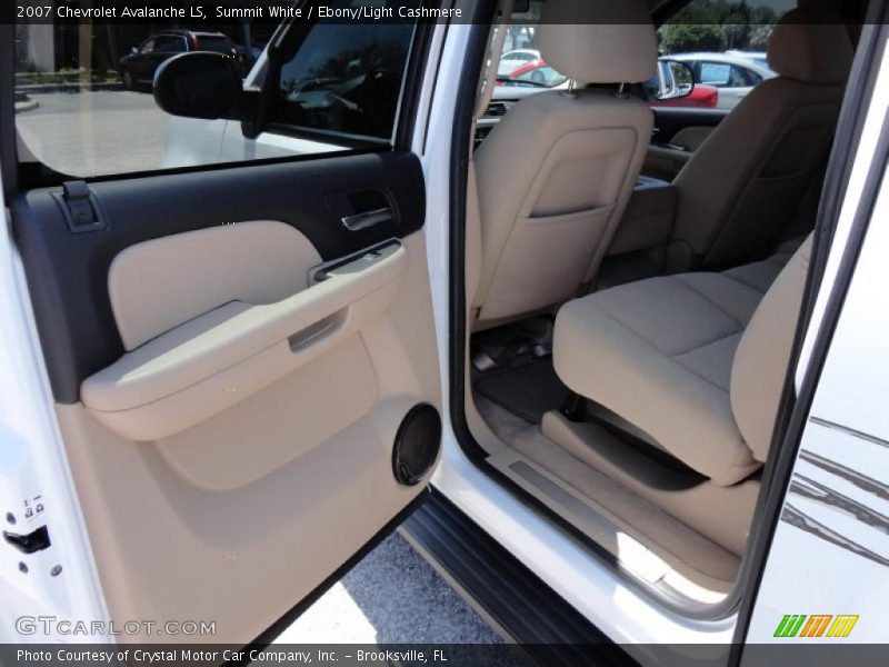 Summit White / Ebony/Light Cashmere 2007 Chevrolet Avalanche LS