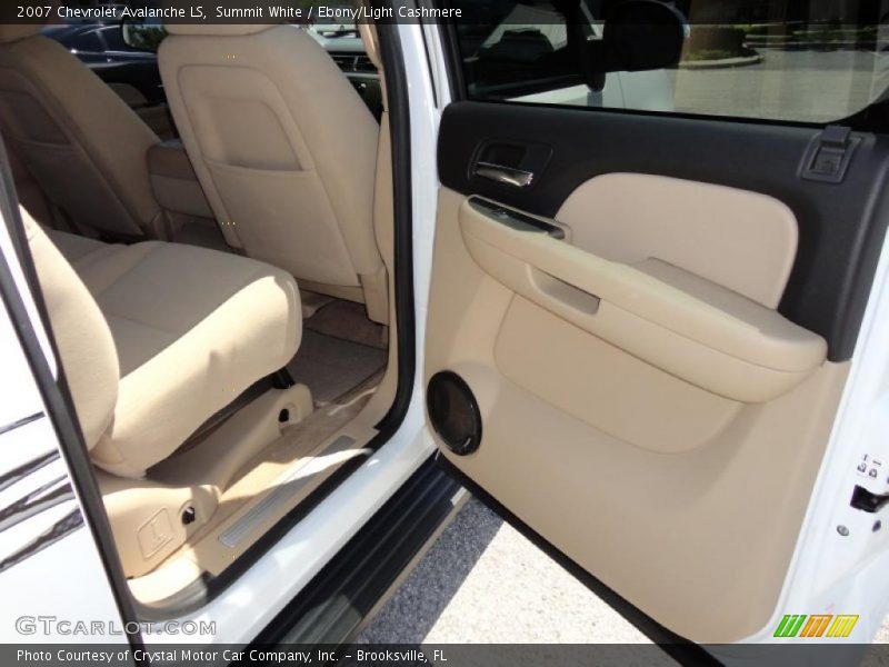 Summit White / Ebony/Light Cashmere 2007 Chevrolet Avalanche LS
