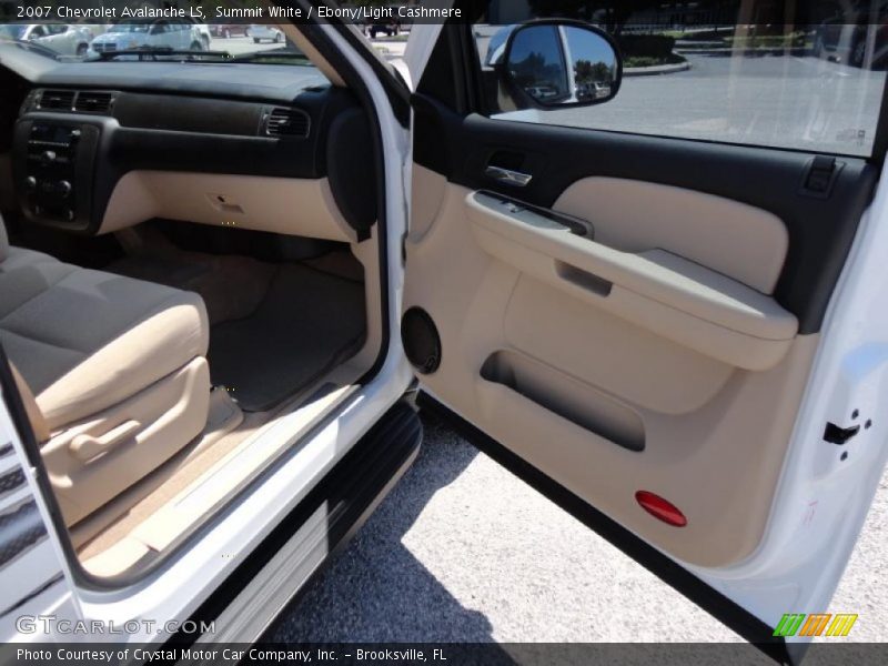 Summit White / Ebony/Light Cashmere 2007 Chevrolet Avalanche LS
