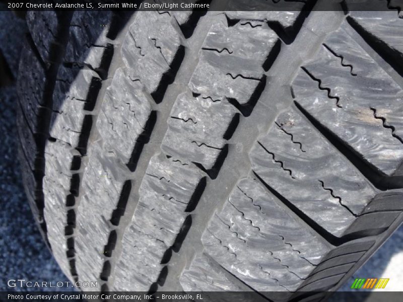 Summit White / Ebony/Light Cashmere 2007 Chevrolet Avalanche LS