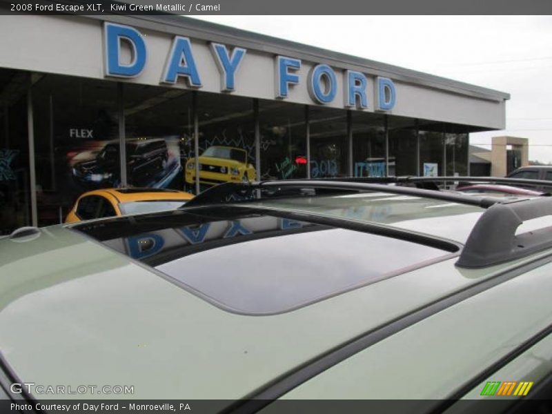 Kiwi Green Metallic / Camel 2008 Ford Escape XLT