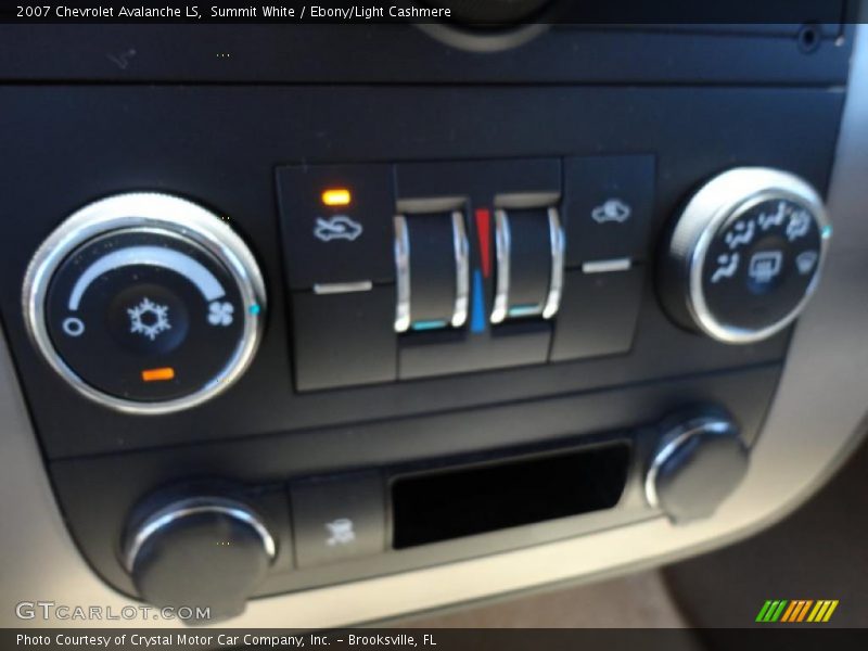 Summit White / Ebony/Light Cashmere 2007 Chevrolet Avalanche LS