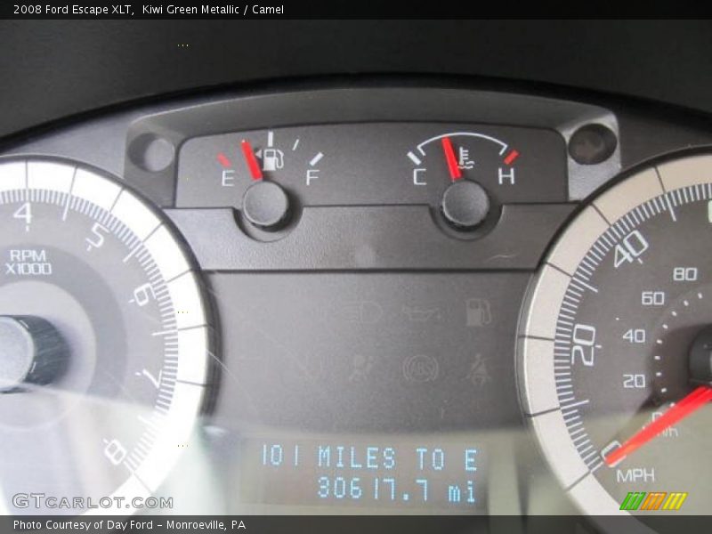 Kiwi Green Metallic / Camel 2008 Ford Escape XLT