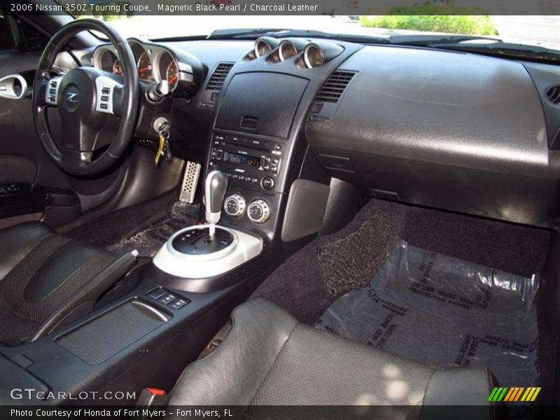Dashboard of 2006 350Z Touring Coupe