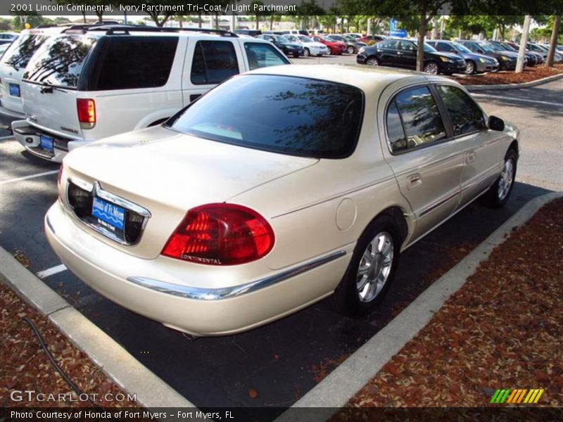 Ivory Parchment Tri-Coat / Light Parchment 2001 Lincoln Continental