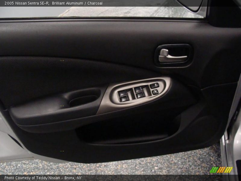 Brilliant Aluminum / Charcoal 2005 Nissan Sentra SE-R