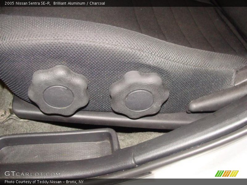 Brilliant Aluminum / Charcoal 2005 Nissan Sentra SE-R