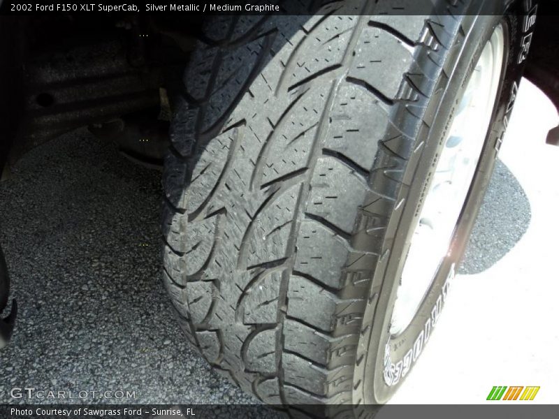 Silver Metallic / Medium Graphite 2002 Ford F150 XLT SuperCab