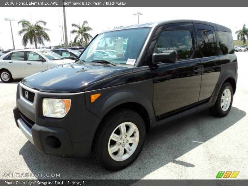Front 3/4 View of 2006 Element EX AWD