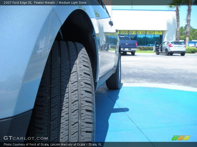 Pewter Metallic / Medium Light Stone 2007 Ford Edge SE