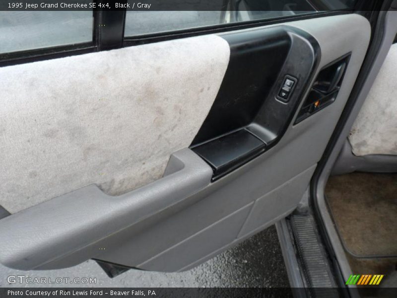 Black / Gray 1995 Jeep Grand Cherokee SE 4x4
