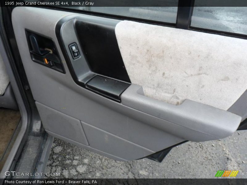Black / Gray 1995 Jeep Grand Cherokee SE 4x4