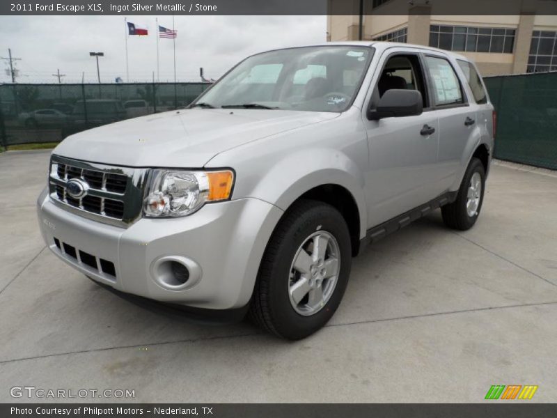 Front 3/4 View of 2011 Escape XLS