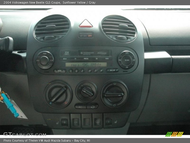 Sunflower Yellow / Gray 2004 Volkswagen New Beetle GLS Coupe