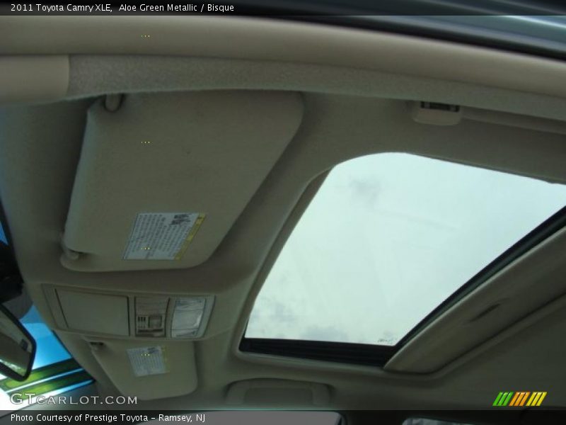 Aloe Green Metallic / Bisque 2011 Toyota Camry XLE