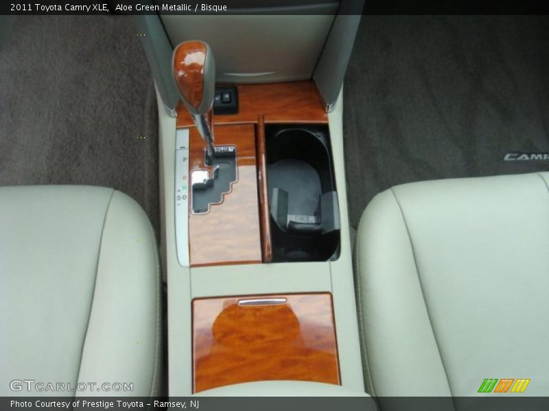 Aloe Green Metallic / Bisque 2011 Toyota Camry XLE