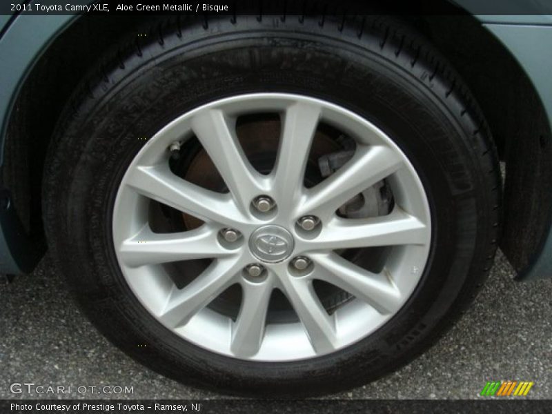 Aloe Green Metallic / Bisque 2011 Toyota Camry XLE