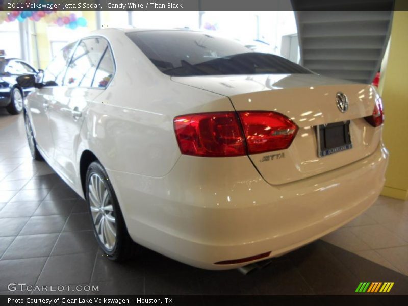 Candy White / Titan Black 2011 Volkswagen Jetta S Sedan