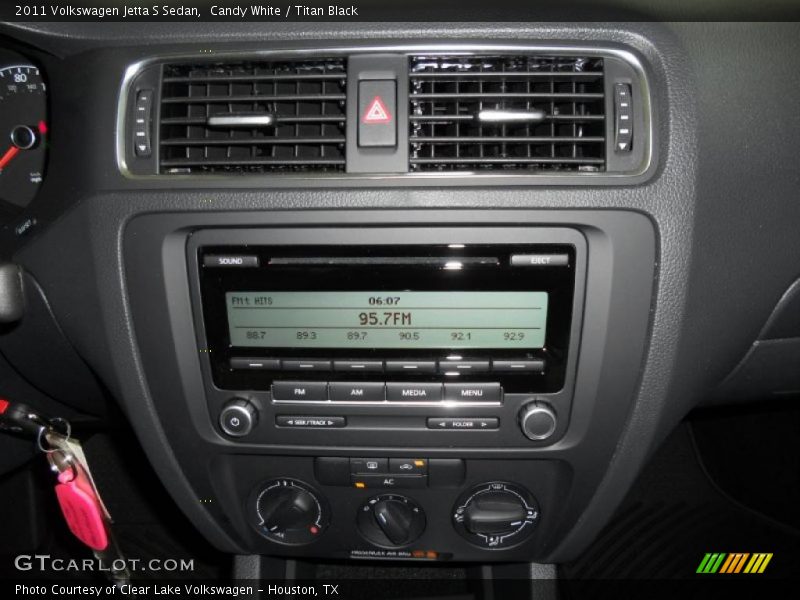 Candy White / Titan Black 2011 Volkswagen Jetta S Sedan