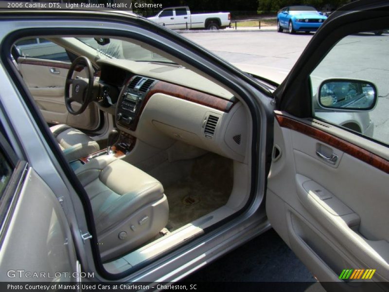 Light Platinum Metallic / Cashmere 2006 Cadillac DTS