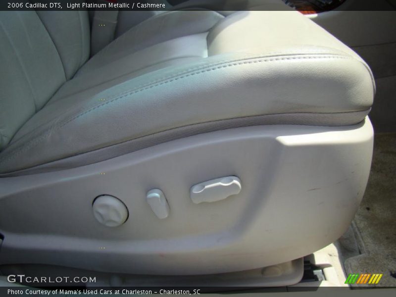 Light Platinum Metallic / Cashmere 2006 Cadillac DTS