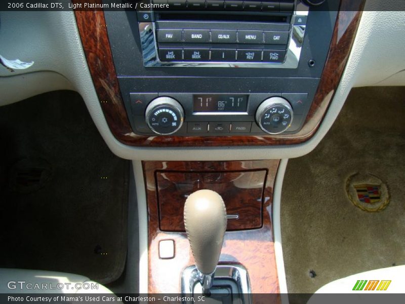 Light Platinum Metallic / Cashmere 2006 Cadillac DTS