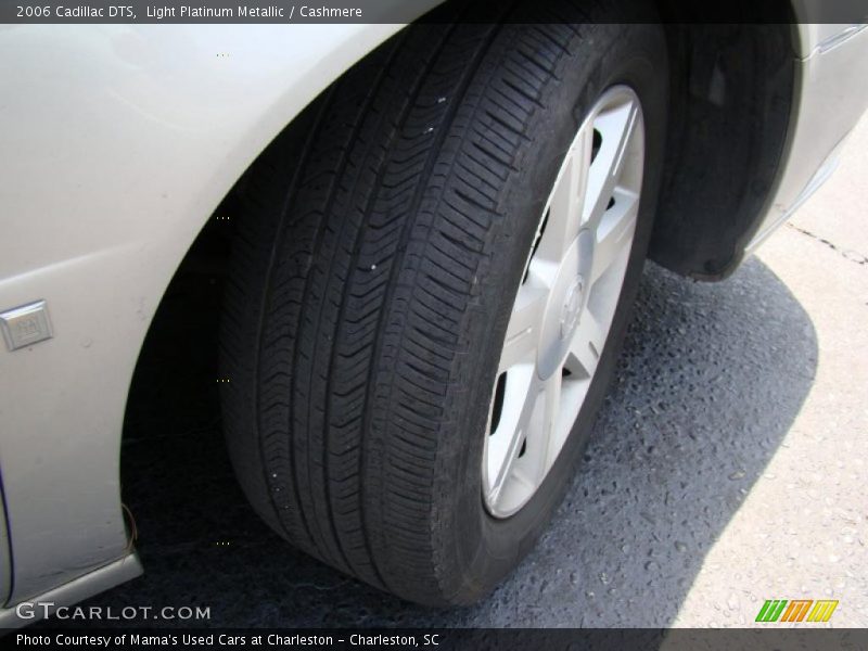 Light Platinum Metallic / Cashmere 2006 Cadillac DTS