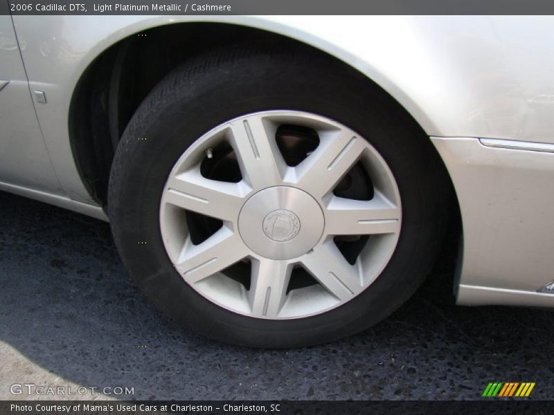 Light Platinum Metallic / Cashmere 2006 Cadillac DTS