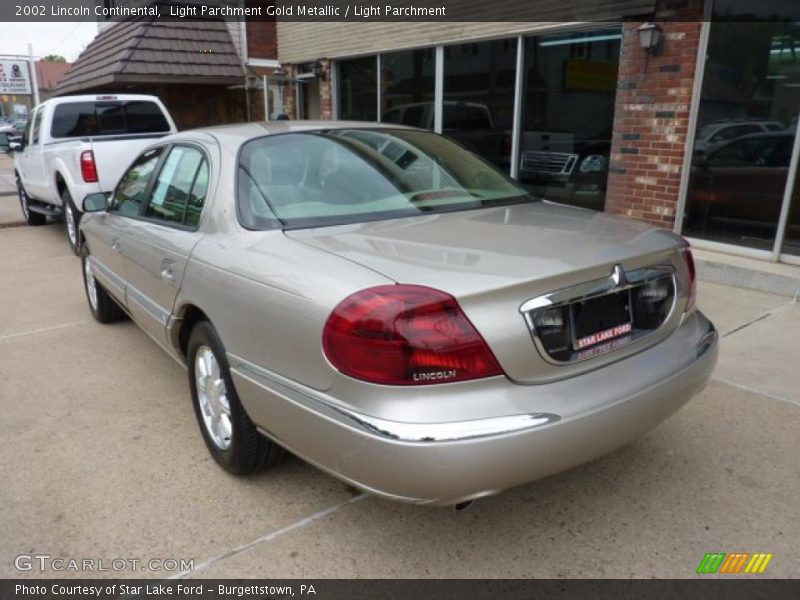 Light Parchment Gold Metallic / Light Parchment 2002 Lincoln Continental