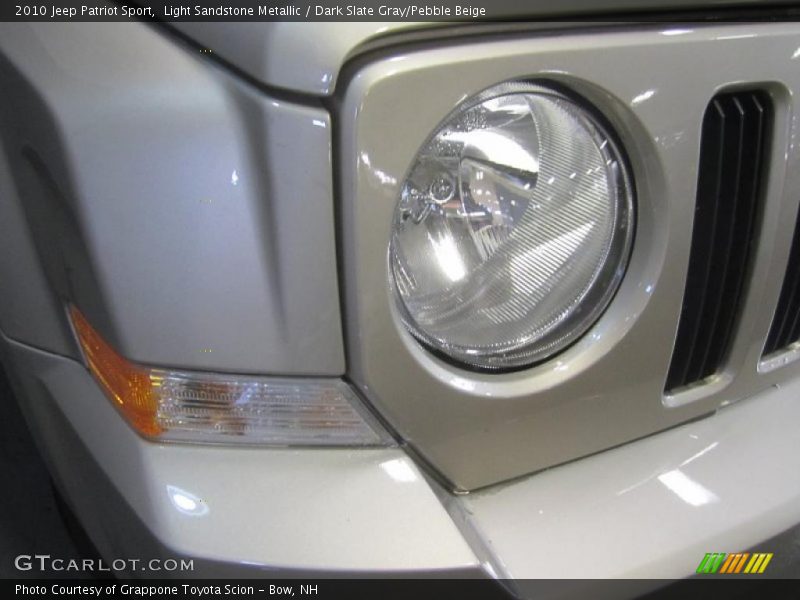 Light Sandstone Metallic / Dark Slate Gray/Pebble Beige 2010 Jeep Patriot Sport