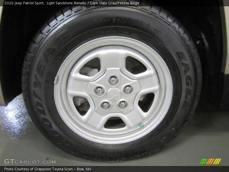 Light Sandstone Metallic / Dark Slate Gray/Pebble Beige 2010 Jeep Patriot Sport