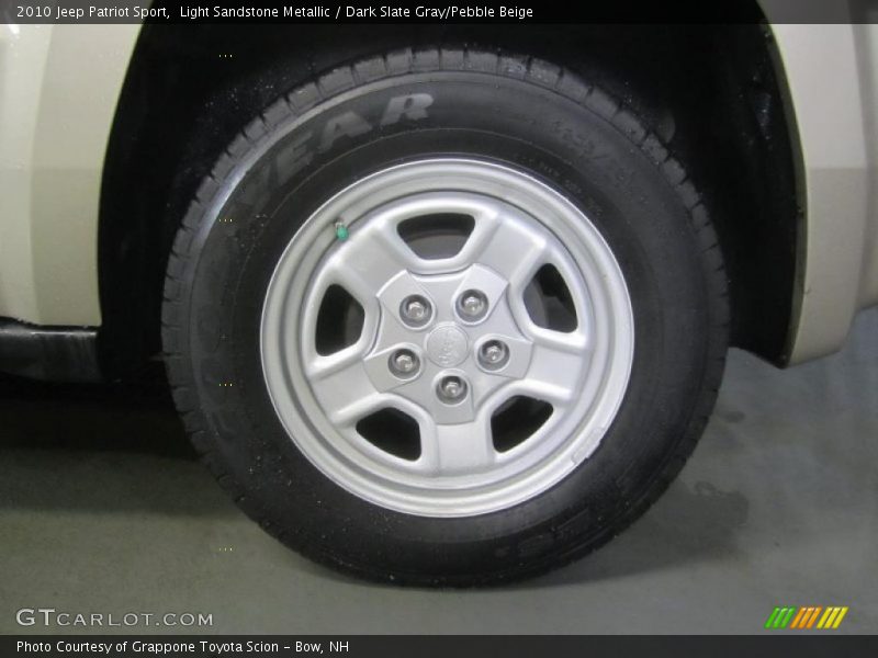 Light Sandstone Metallic / Dark Slate Gray/Pebble Beige 2010 Jeep Patriot Sport