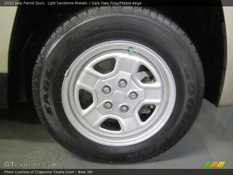 Light Sandstone Metallic / Dark Slate Gray/Pebble Beige 2010 Jeep Patriot Sport