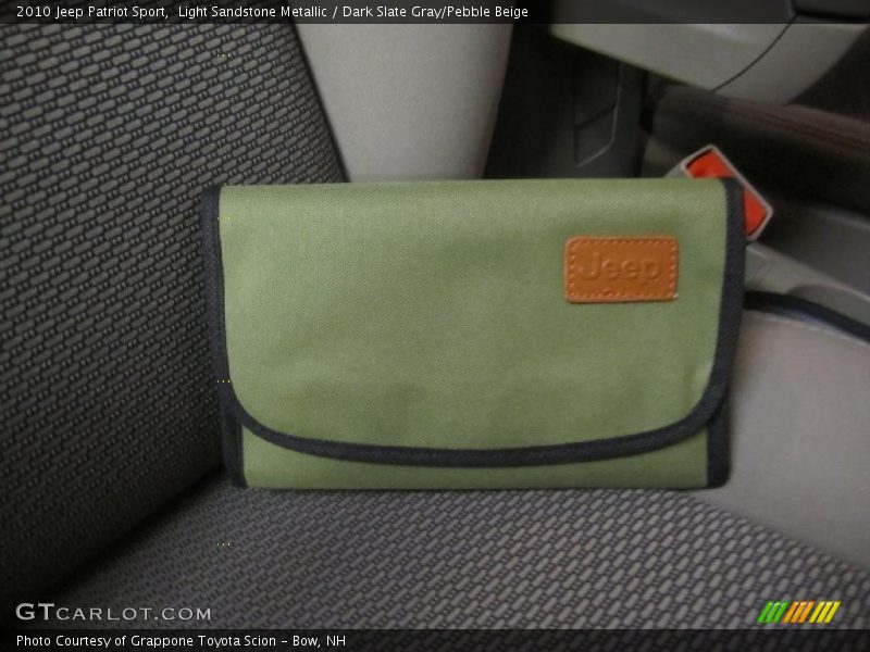 Light Sandstone Metallic / Dark Slate Gray/Pebble Beige 2010 Jeep Patriot Sport
